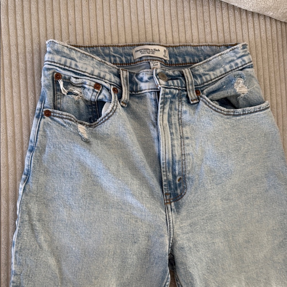 American Eagle Outfitters women’s  Light Blue Jeans barely used